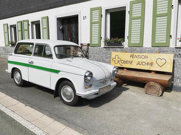 einer Fahrt mit dem Trabant und erfahren Sie gleichzeitig mehr über die ehemalige DDR-Grenze.